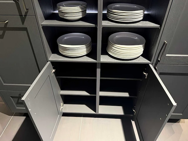 Combinatie van kavels 28 t/m 33 (showroomkeuken met siemens studioline apparatuur) - afbeelding 37 van  41