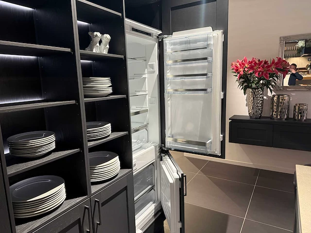 Combinatie van kavels 28 t/m 33 (showroomkeuken met siemens studioline apparatuur) - afbeelding 39 van  41