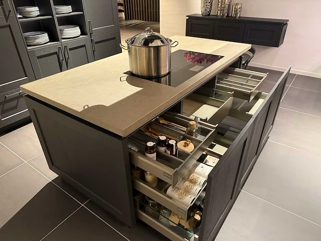 Combinatie van kavels 28 t/m 33 (showroomkeuken met siemens studioline apparatuur) - afbeelding 41 van  41