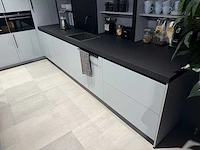 Combinatie van kavels 35 t/m 40 (showroomkeuken met siemens studioline apparatuur) - afbeelding 2 van  40