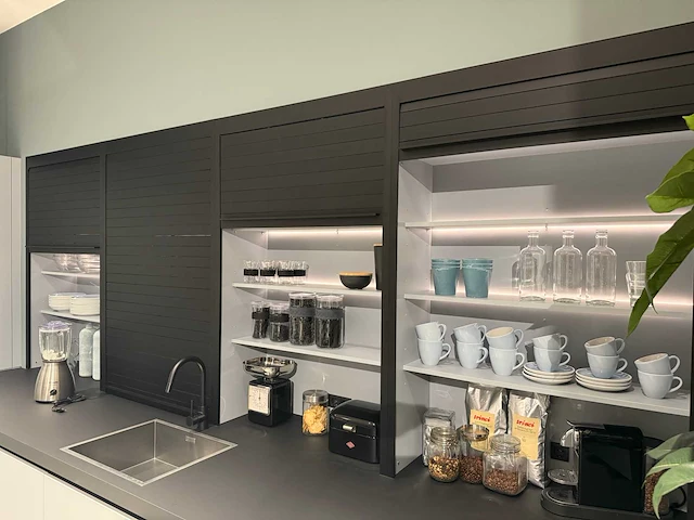 Combinatie van kavels 35 t/m 40 (showroomkeuken met siemens studioline apparatuur) - afbeelding 3 van  40