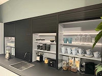 Combinatie van kavels 35 t/m 40 (showroomkeuken met siemens studioline apparatuur) - afbeelding 3 van  40