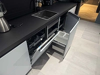 Combinatie van kavels 35 t/m 40 (showroomkeuken met siemens studioline apparatuur) - afbeelding 5 van  40