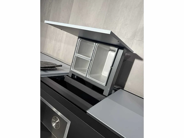 Combinatie van kavels 35 t/m 40 (showroomkeuken met siemens studioline apparatuur) - afbeelding 6 van  40