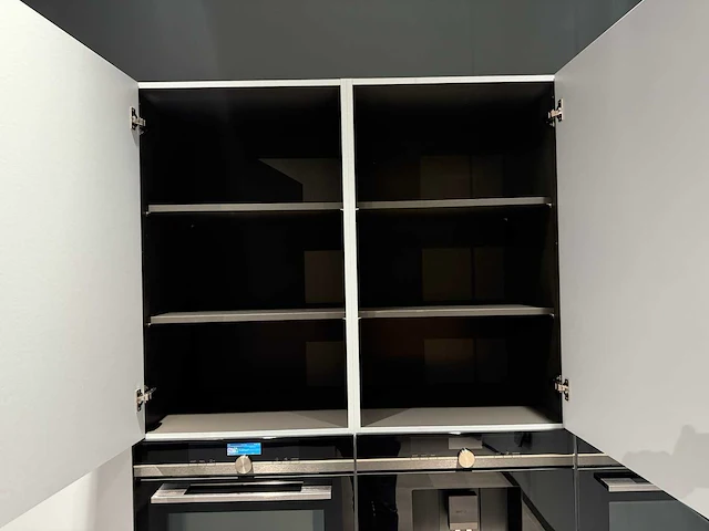 Combinatie van kavels 35 t/m 40 (showroomkeuken met siemens studioline apparatuur) - afbeelding 10 van  40