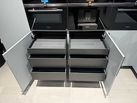 Combinatie van kavels 35 t/m 40 (showroomkeuken met siemens studioline apparatuur) - afbeelding 11 van  40