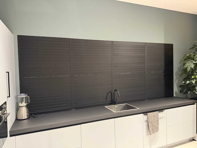 Combinatie van kavels 35 t/m 40 (showroomkeuken met siemens studioline apparatuur) - afbeelding 13 van  40