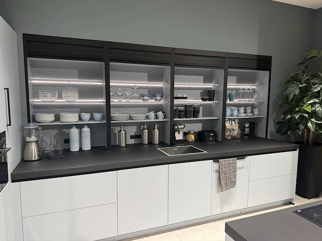 Combinatie van kavels 35 t/m 40 (showroomkeuken met siemens studioline apparatuur) - afbeelding 14 van  40