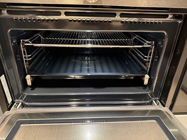 Combinatie van kavels 35 t/m 40 (showroomkeuken met siemens studioline apparatuur) - afbeelding 17 van  40