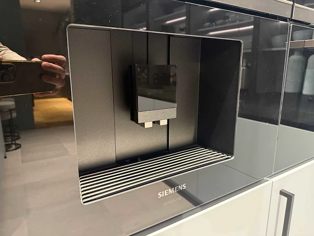 Combinatie van kavels 35 t/m 40 (showroomkeuken met siemens studioline apparatuur) - afbeelding 20 van  40