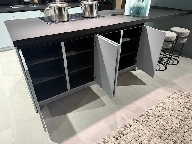Combinatie van kavels 35 t/m 40 (showroomkeuken met siemens studioline apparatuur) - afbeelding 23 van  40