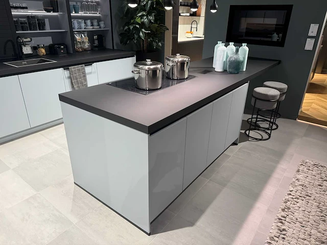 Combinatie van kavels 35 t/m 40 (showroomkeuken met siemens studioline apparatuur) - afbeelding 34 van  40