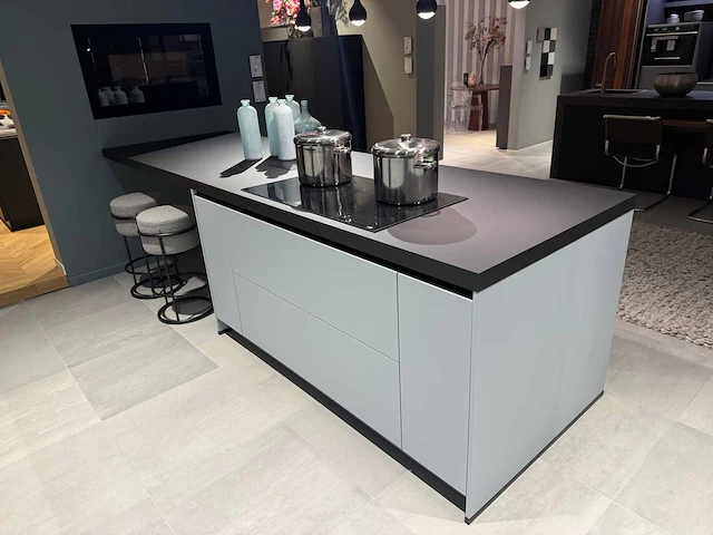 Combinatie van kavels 35 t/m 40 (showroomkeuken met siemens studioline apparatuur) - afbeelding 36 van  40