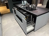 Combinatie van kavels 35 t/m 40 (showroomkeuken met siemens studioline apparatuur) - afbeelding 37 van  40