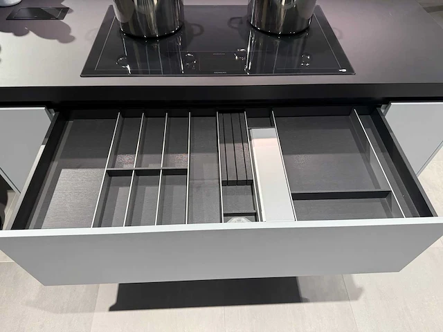 Combinatie van kavels 35 t/m 40 (showroomkeuken met siemens studioline apparatuur) - afbeelding 39 van  40
