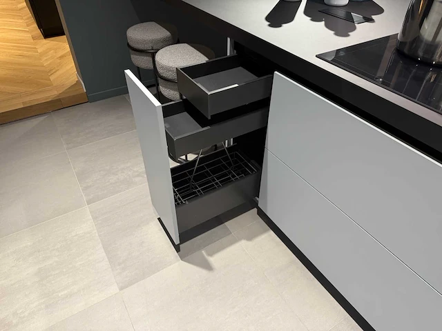 Combinatie van kavels 35 t/m 40 (showroomkeuken met siemens studioline apparatuur) - afbeelding 40 van  40