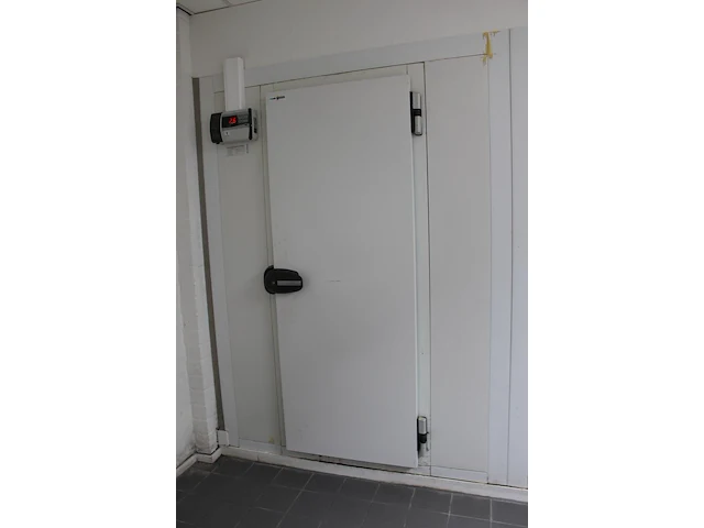 Combinatie van vries- en koelcel isocab isobar met koelstellingen. afmeting totaal 375 x 500 cm. hoogte 233... - afbeelding 2 van  5