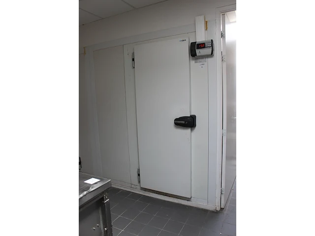 Combinatie van vries- en koelcel isocab isobar met koelstellingen. afmeting totaal 375 x 500 cm. hoogte 233... - afbeelding 3 van  5