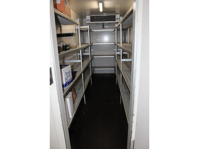 Combinatie van vries- en koelcel isocab isobar met koelstellingen. afmeting totaal 375 x 500 cm. hoogte 233... - afbeelding 5 van  5