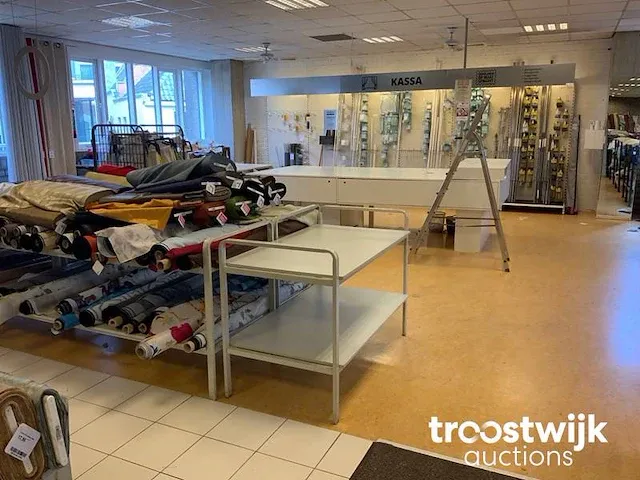 Combinatiekavel - complete winkelinventaris en winkel voorraad - afbeelding 2 van  12