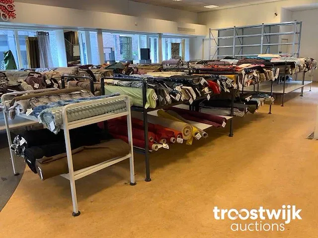 Combinatiekavel - complete winkelinventaris en winkel voorraad - afbeelding 1 van  12