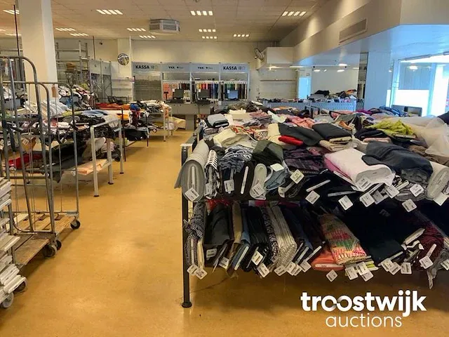 Combinatiekavel - complete winkelinventaris en winkel voorraad - afbeelding 5 van  12