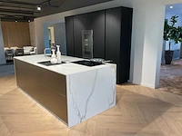Combinatiekavel exclusieve eilandkeuken met hoge kastenwand-wijnbewaarkast en pantry (c) - afbeelding 6 van  9