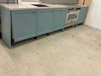 Combinatiekavel recht opgestelde keuken met apparatuur en inductie fornuis (c) - afbeelding 6 van  15