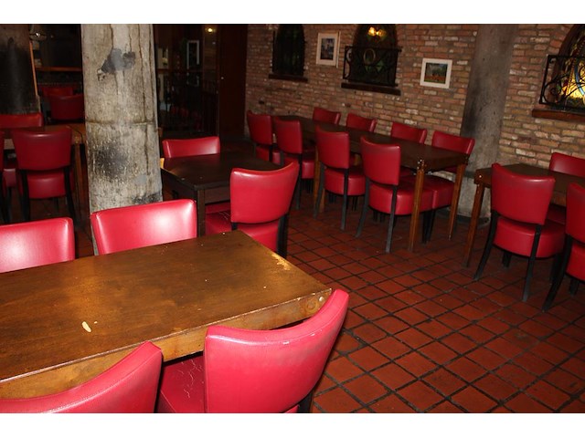 Combinatiekavel van kavel c006, c011 en c012 zijnde 90 horecastoelen en 36 houten tafels. combinatiekavel - afbeelding 5 van  6