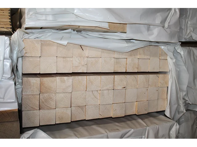 Combinatiekavel van kavels b246 t/m b250 zijnde 275 vurenhouten geschaafde balken 95 x 95 mm en lengte 300... combinatiekavel - afbeelding 1 van  3