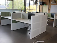 Combinatiekavel zijnde vier dubbelzijdige elektrische in hoogte verstelbare bureaus ahrend voorzien van ako... combinatiekavel