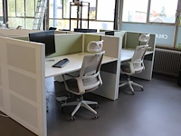 Combinatiekavel zijnde vier dubbelzijdige elektrische in hoogte verstelbare bureaus ahrend voorzien van ako... combinatiekavel - afbeelding 3 van  4