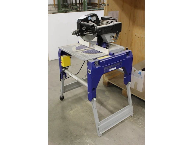 Combinatiemachine zaagtafel/afkortzaag elektra beckum type kgt 501 in houten kist - afbeelding 3 van  3