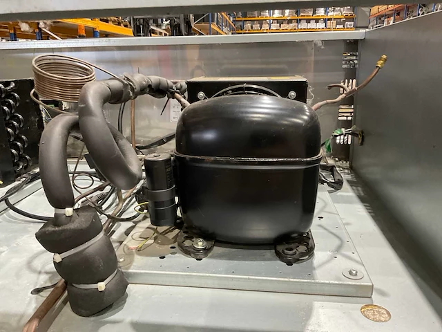 Combisteel - dubbel deurs vriezer en koeling - afbeelding 6 van  8