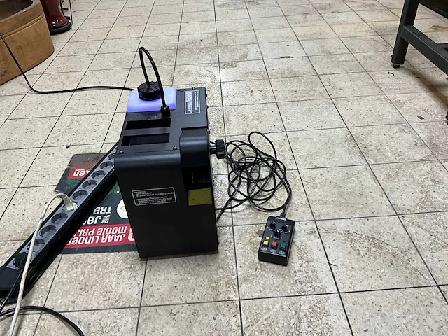 Compact hazer hz-200 rookmachine - afbeelding 1 van  7
