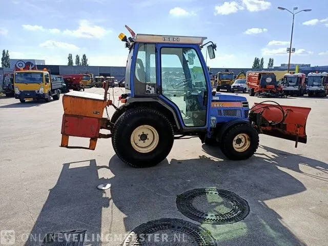 Compact tractor iseki, th4260 met schuif en zoutstrooier, bouwjaar 2005 - afbeelding 2 van  36