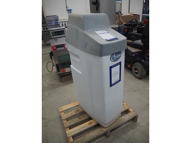 Compact - afbeelding 1 van  8