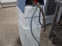 Compact - afbeelding 3 van  9