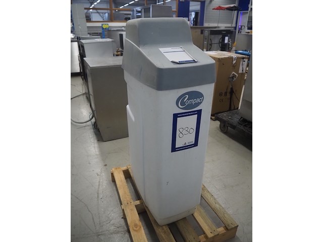 Compact - afbeelding 1 van  8