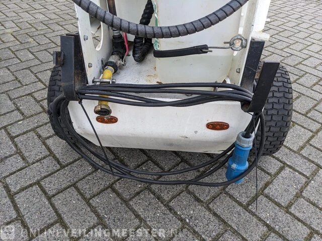Compacte onkruid machine met heet water en trolley oeliatec hoedic, bouwjaar 2020 - afbeelding 6 van  29