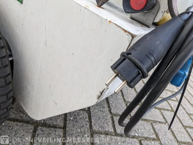 Compacte onkruid machine met heet water en trolley oeliatec hoedic, bouwjaar 2020 - afbeelding 7 van  29