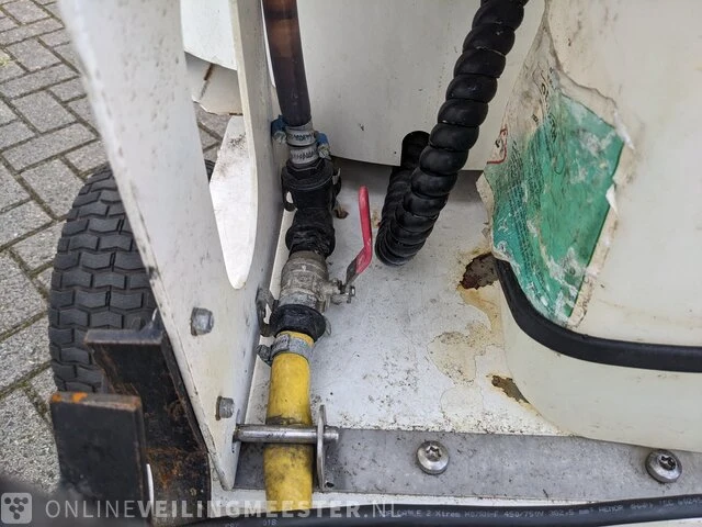Compacte onkruid machine met heet water en trolley oeliatec hoedic, bouwjaar 2020 - afbeelding 9 van  29