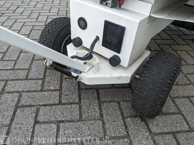 Compacte onkruid machine met heet water en trolley oeliatec hoedic, bouwjaar 2020 - afbeelding 20 van  29