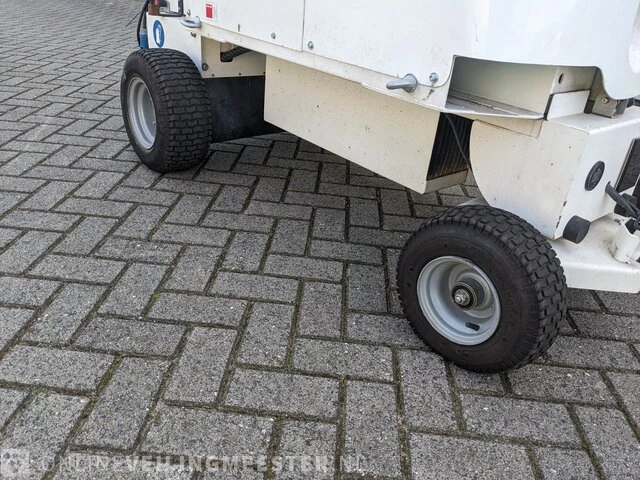 Compacte onkruid machine met heet water en trolley oeliatec hoedic, bouwjaar 2020 - afbeelding 22 van  29