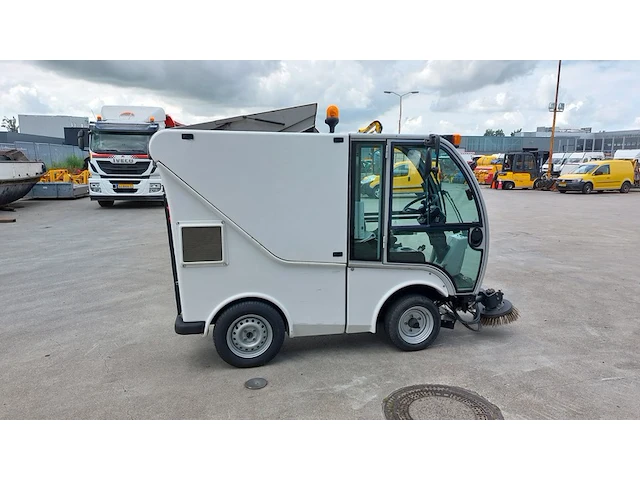 Compacte veegmachine, bucher cityspider , 2 pro, wit, 2011 - afbeelding 32 van  35