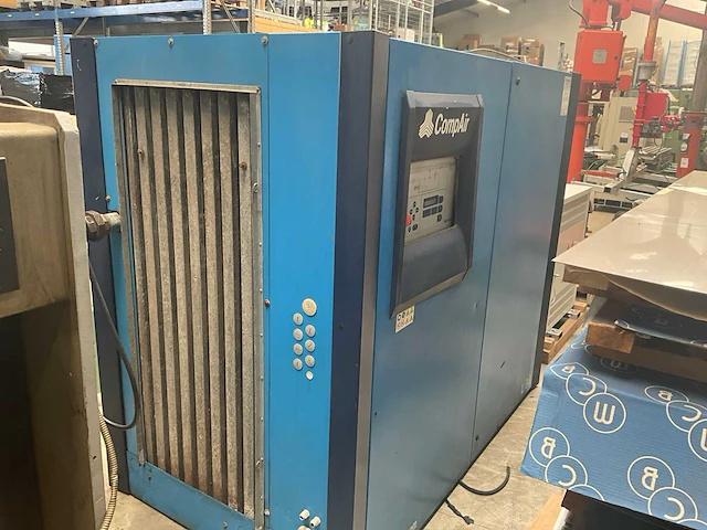 Compair - 2009 - l90-7,5a - schroefcompressor - afbeelding 1 van  8