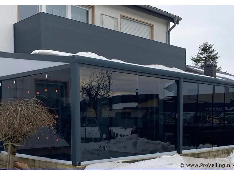 Glazen schuifdeursystemen met getint glas voor aanbouw, overkapping of veranda