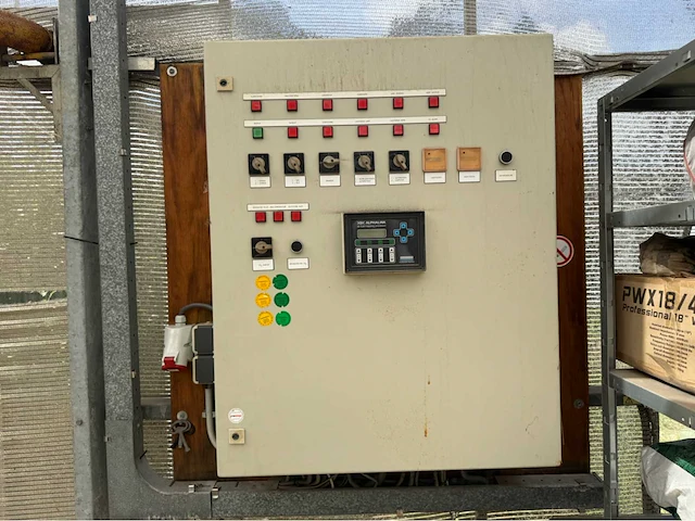 Compleet tuinbouw bedrijf met installaties (12.411 m2) - afbeelding 32 van  59