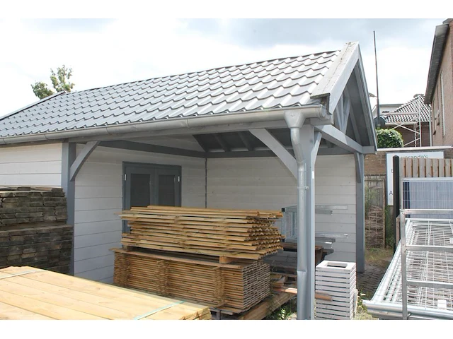 Compleet tuinhuis met overkapping. afmeting tuinhuis 250 x 400 x 370cm. - afbeelding 2 van  8