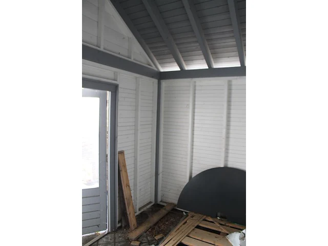 Compleet tuinhuis met overkapping. afmeting tuinhuis 250 x 400 x 370cm. - afbeelding 5 van  8